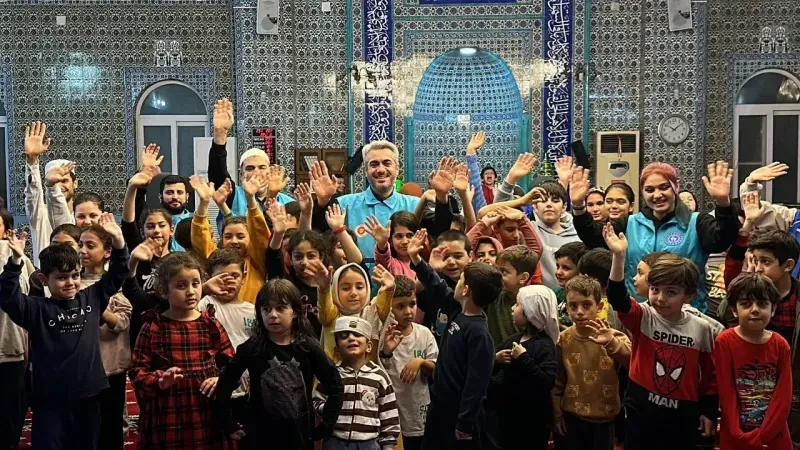 Dörtyol’da Teravih Namazına Gelen Çocuklara Etkinlik Yapıldı 