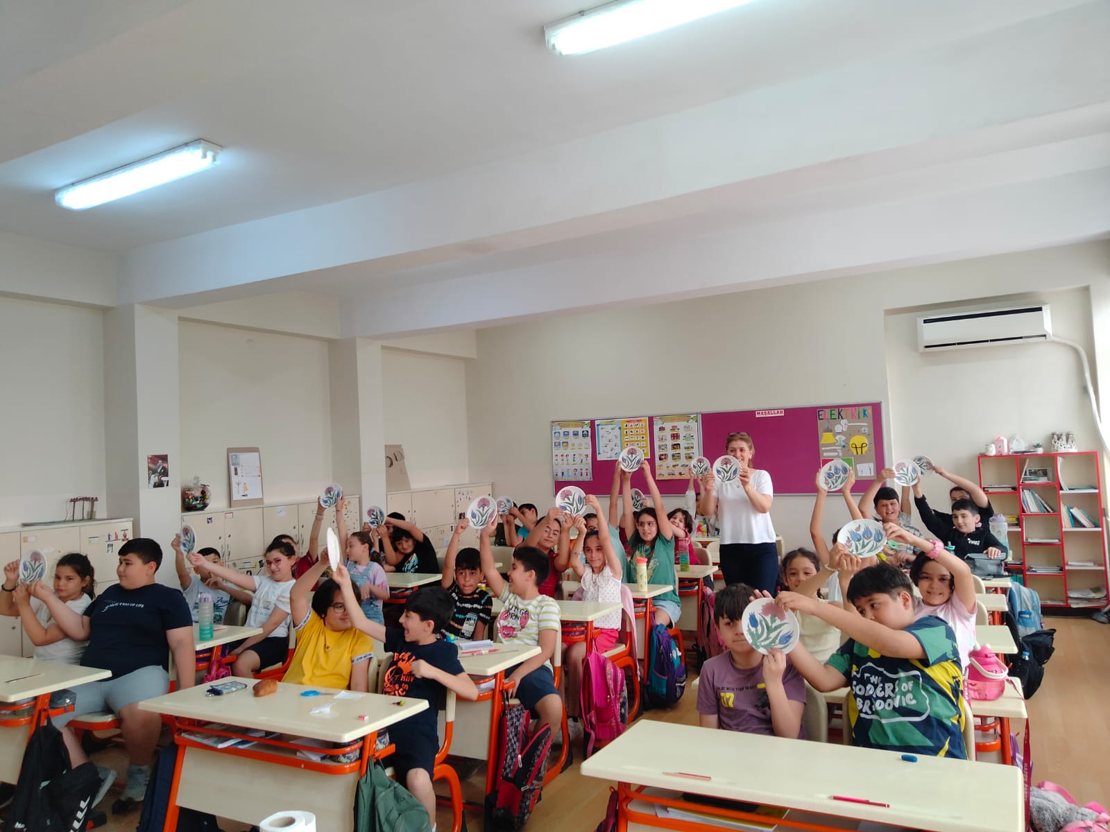 İLK KURŞUN İLKOKULUNDA “ÇİNİ YAPIMI ETKİNLİĞİ” DÜZENLENDİ