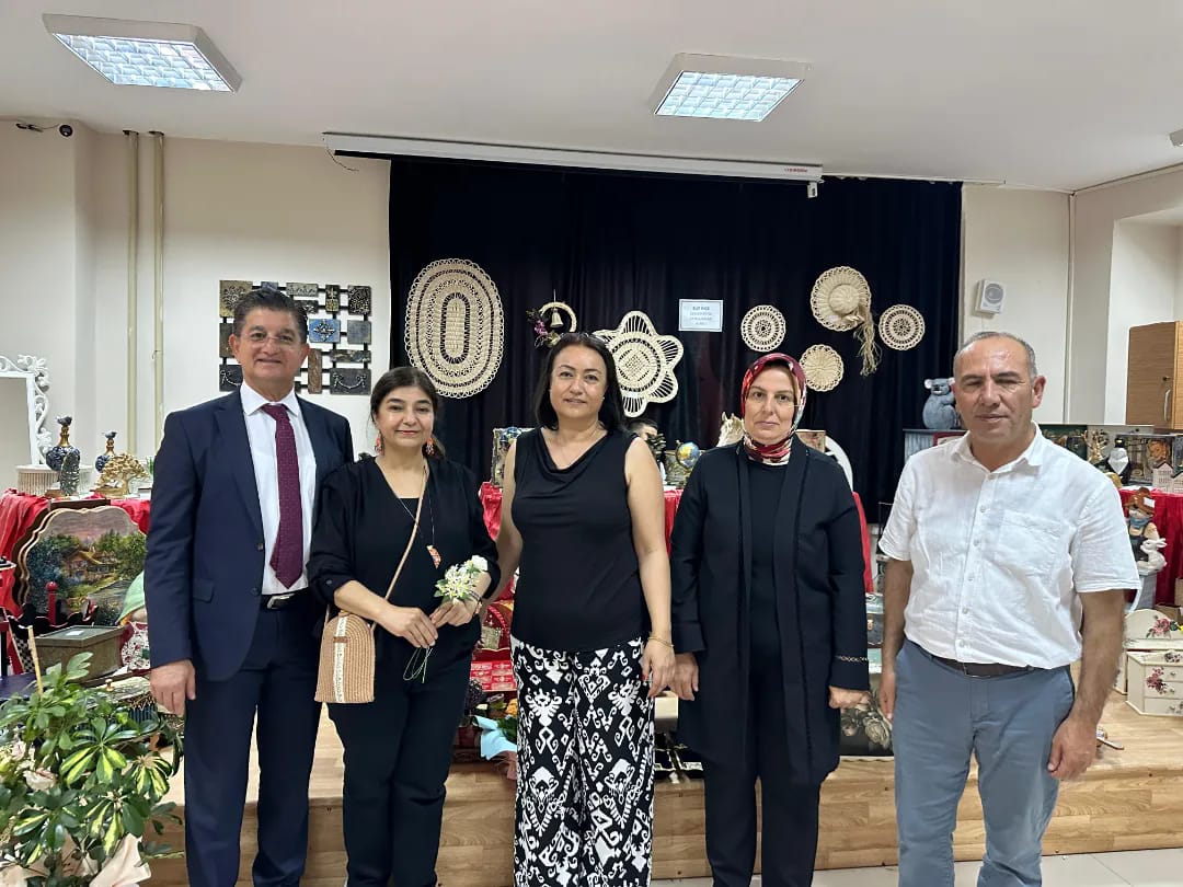 Dörtyol'da Halk Eğitim Merkezi Kursiyerlerinden Yılsonu Sergisi
