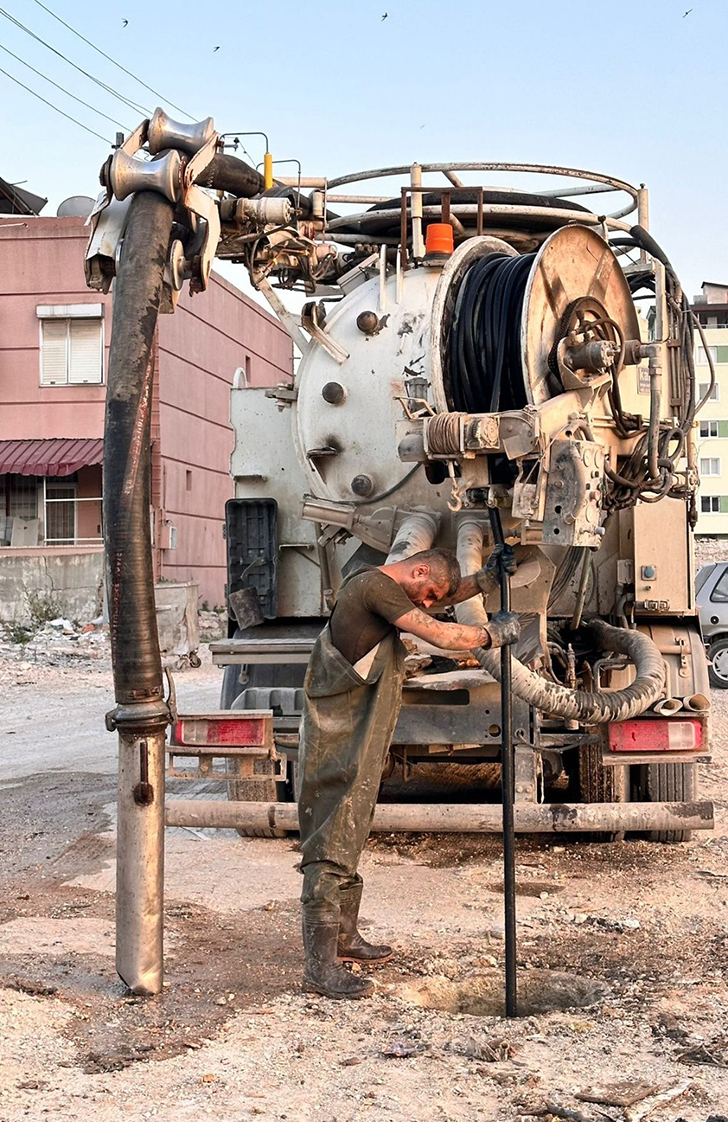Tıkanan Altyapı Hatları Temizleniyor