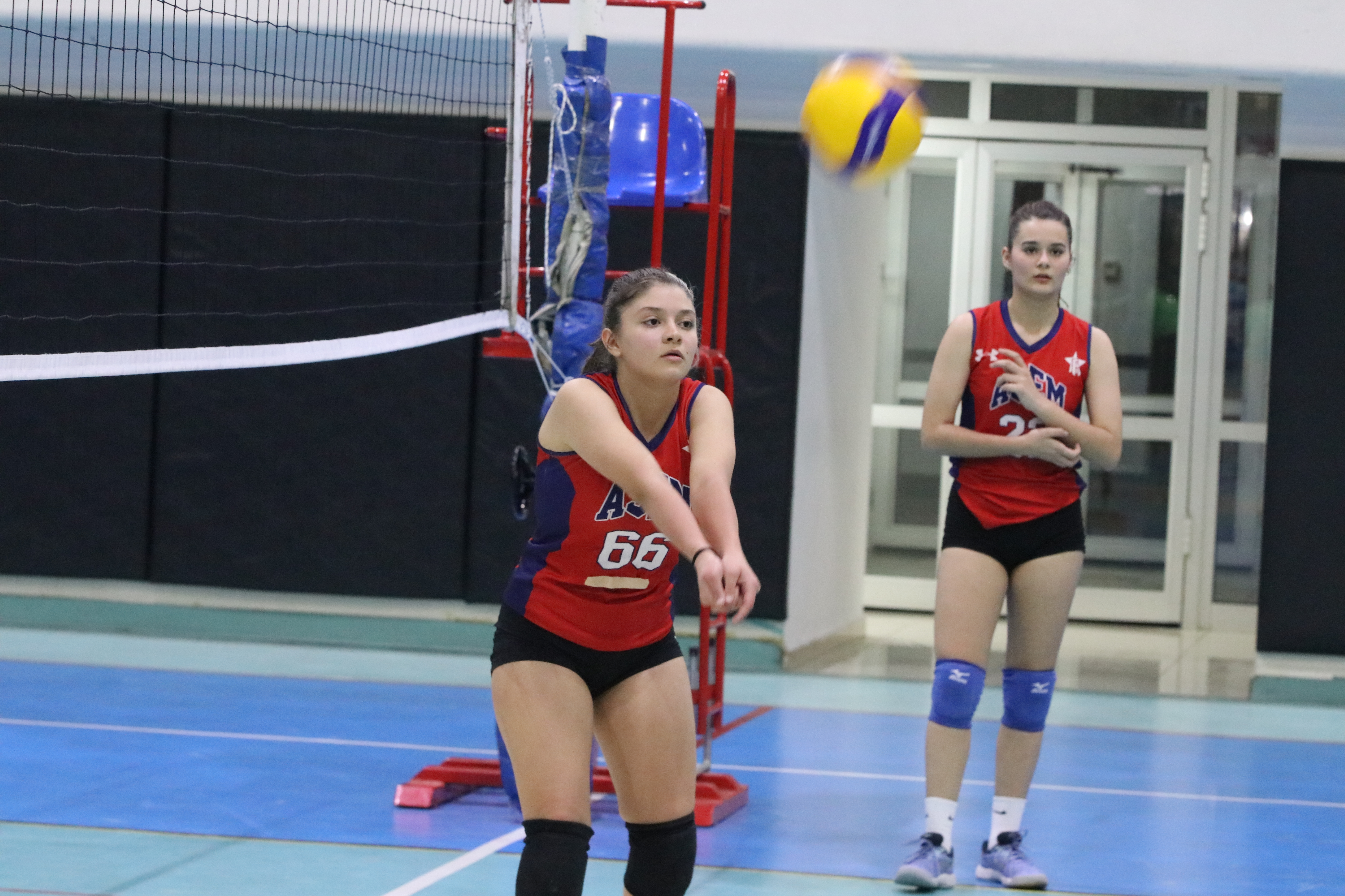 DEPREMZEDE VOLEYBOLCULAR YENİDEN SAHADA
