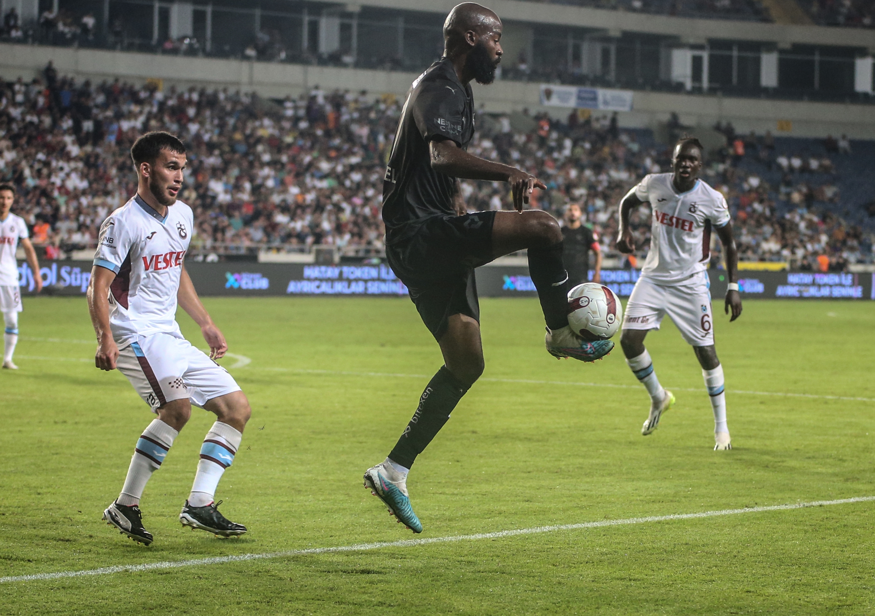 Hatayspor geriye düştüğü maçta Trabzonspor’u 3-2 yendi