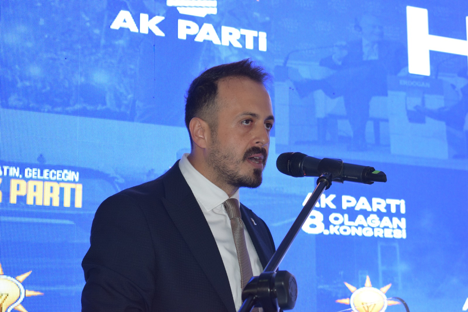 AK PARTİ DÖRTYOL 8. OLAĞAN KONGRESİ YOĞUN KATILIMLA GERÇEKLEŞTİ