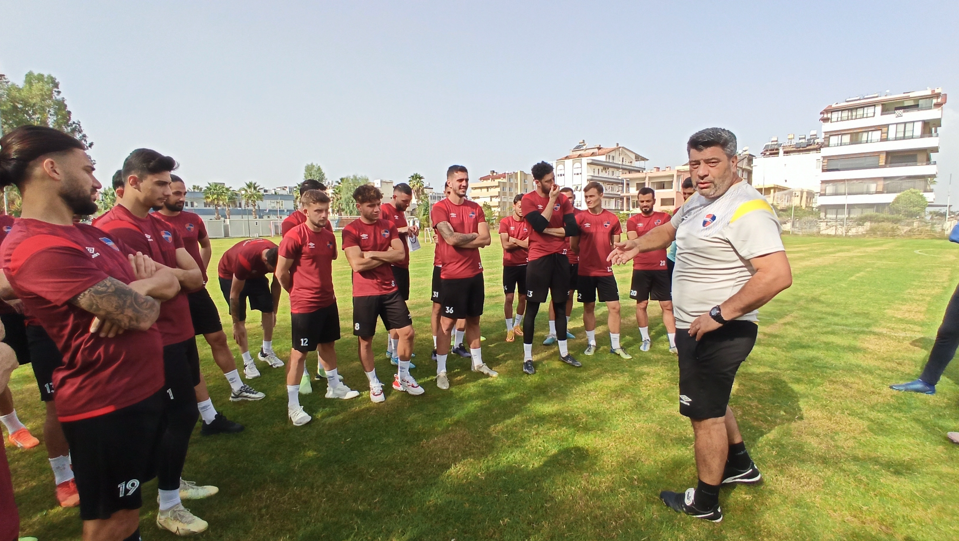 İskenderunspor İskenderun’daki tesislerinde antrenmanlara başladı